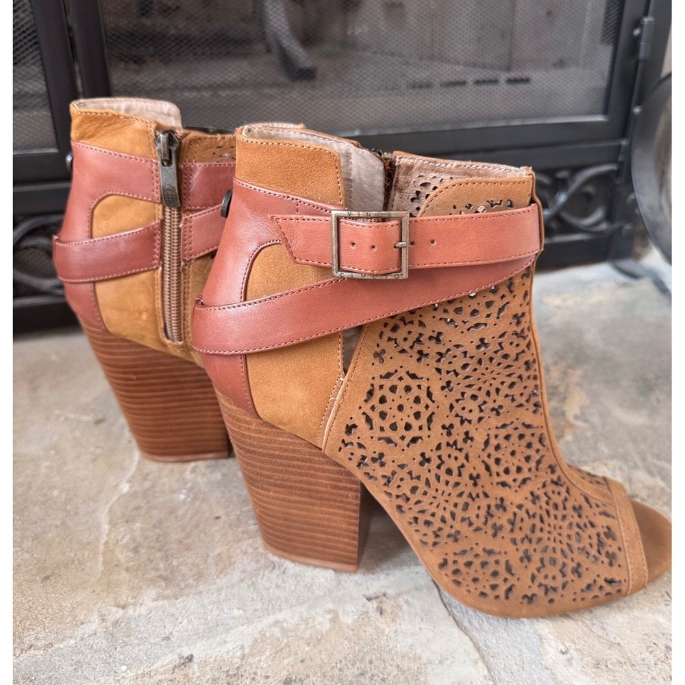 Vince Camuto Maizy Peep Toe Laser Cut Ankle Booties Women's 10M Brown Block Heel